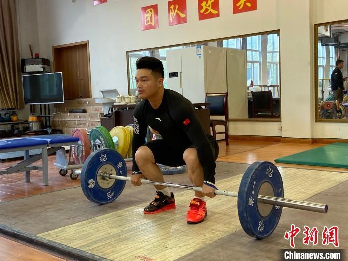 石智勇訓(xùn)練場(chǎng)景?！×植?攝