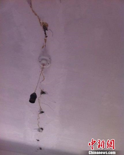 資料圖：房頂開裂。