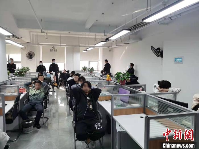 抓捕現(xiàn)場(chǎng)?！￠L(zhǎng)沙市公安局供圖