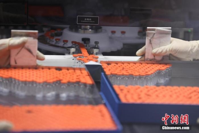 資料圖：北京科興中維生物技術有限公司生產線上的疫苗。 <a target='_blank' href='/'>中新社</a>記者 蔣啟明 攝 　