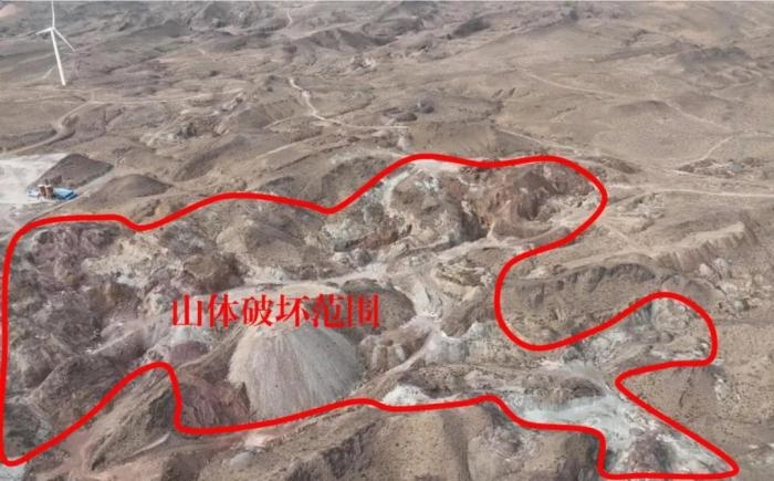  2021年12月12日，督察組使用無人機拍攝，中寧縣馬道梁北部歷史遺留礦山破壞山體面積達(dá)240余畝，現(xiàn)場滿目瘡痍、千瘡百孔