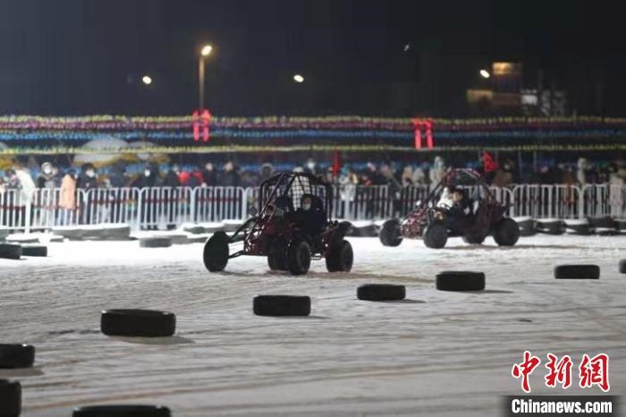 來(lái)吧，一起體驗(yàn)雪地越野車的刺激吧。　于海洋 攝