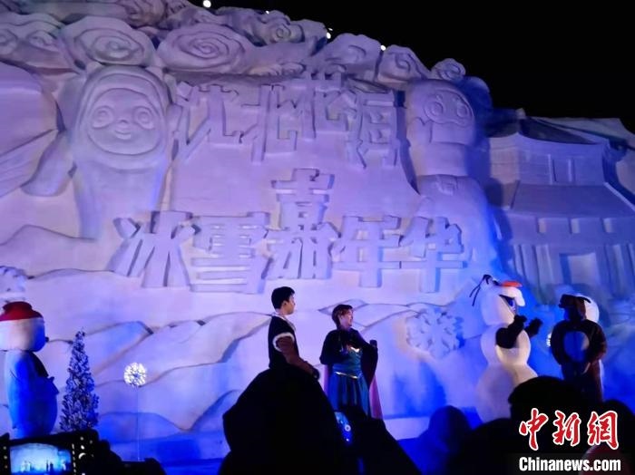 活動(dòng)現(xiàn)場(chǎng)表演的《冰雪奇緣》很受歡迎?！≮w桂華 攝