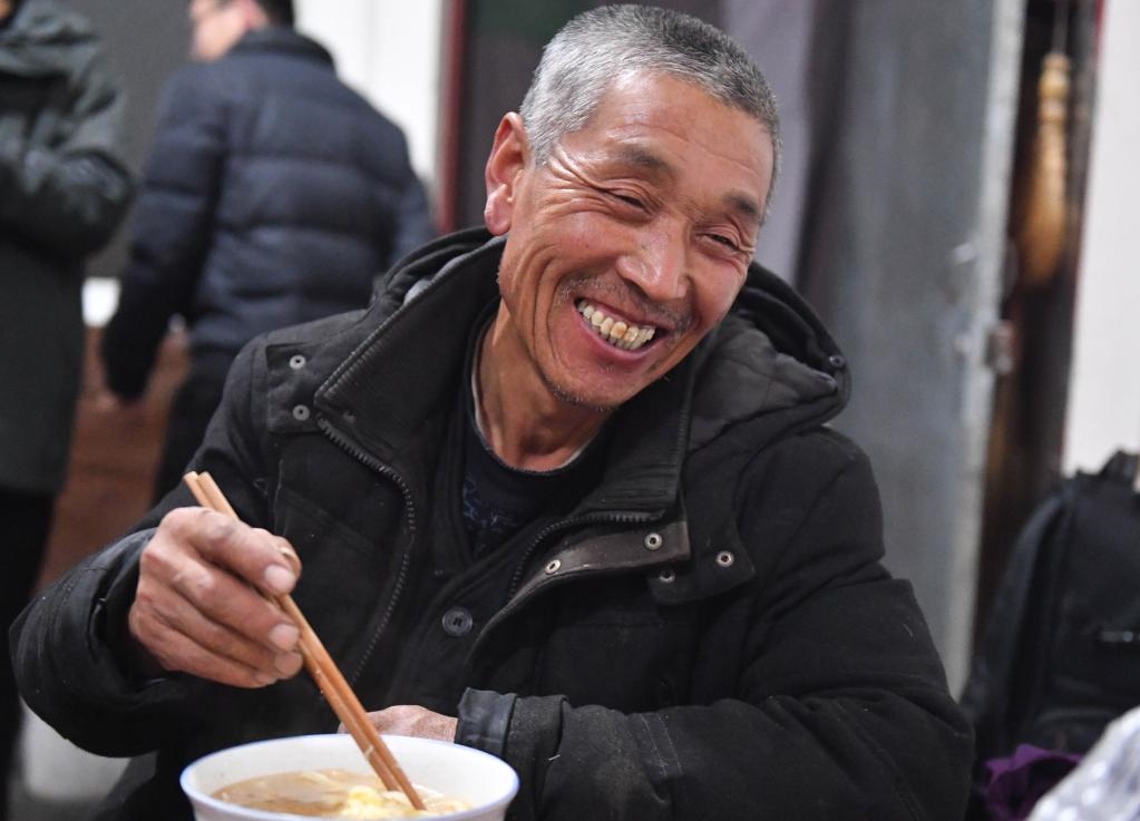 1月26日，山西省汾西縣段村村民蔡文明談起見到總書記的心情，激動(dòng)又開心。新華社記者 柴婷 攝