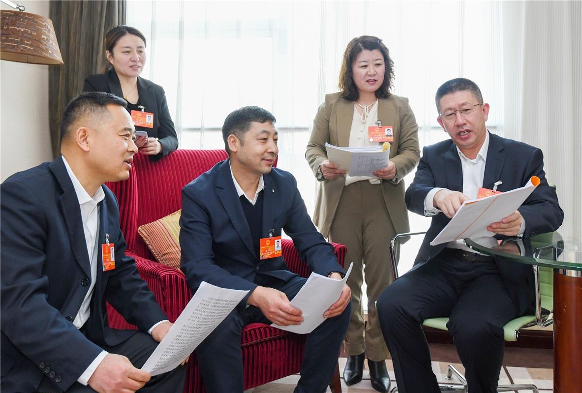 奮進(jìn)2024｜代表來(lái)了！自治區(qū)十四屆人大二次會(huì)議召開在即
