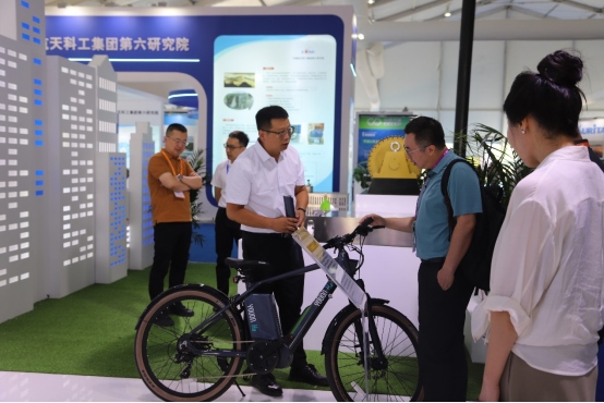 1721965669139212.png 組圖|聚焦“雙新”大會 大咖云集“展”風采295.png