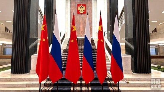 △習(xí)主席在這里同米舒斯京總理握手合影。（總臺央視記者程鋮拍攝）