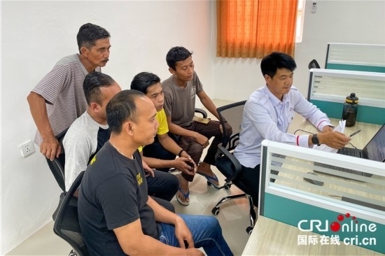 我在印尼開(kāi)“復(fù)興號(hào)”_fororder_3