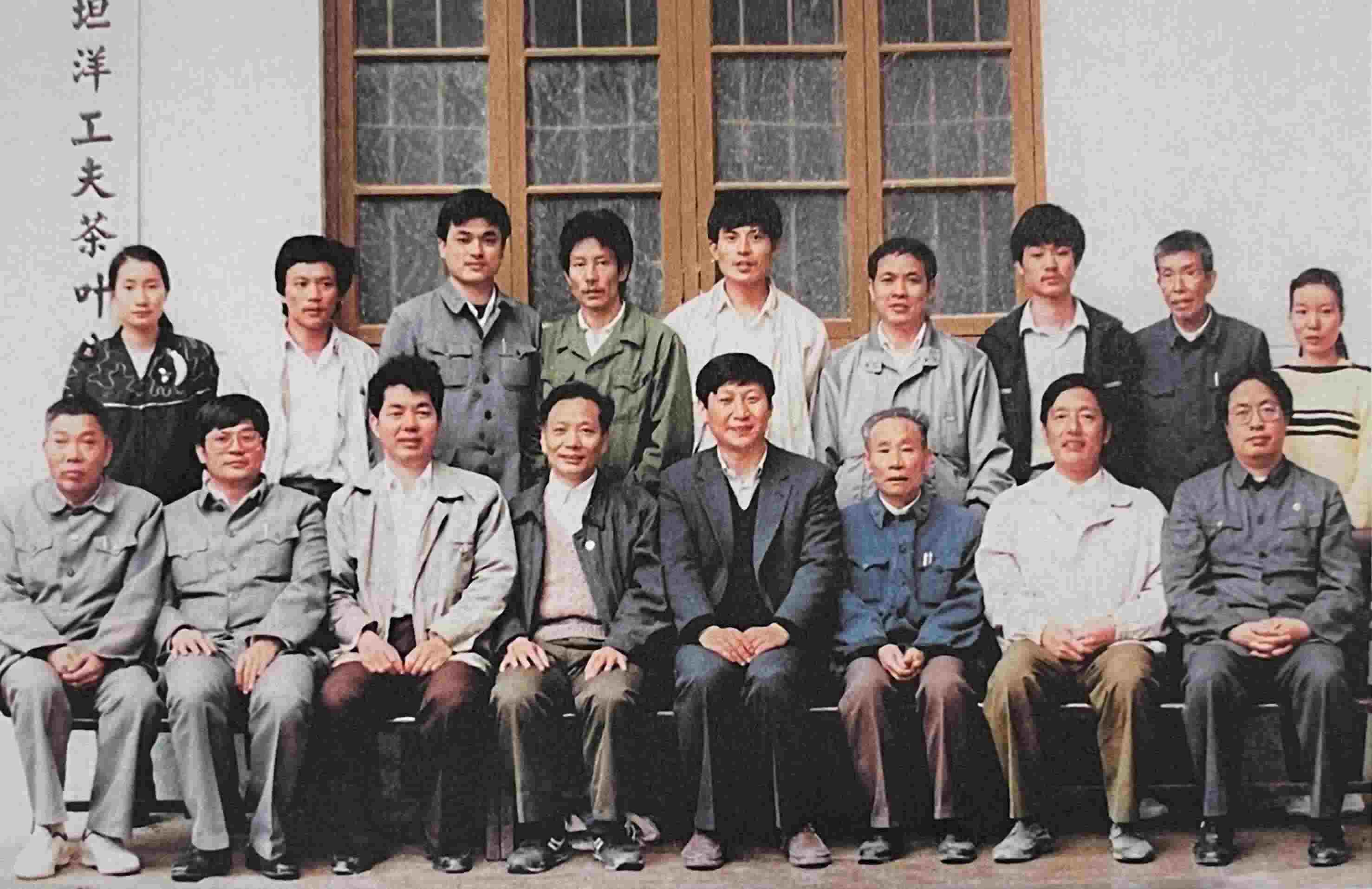 1990年5月，剛調(diào)任福州市委書記的習(xí)近平到寧德交接工作時，調(diào)研福安市社口鄉(xiāng)坦洋工夫茶葉公司。