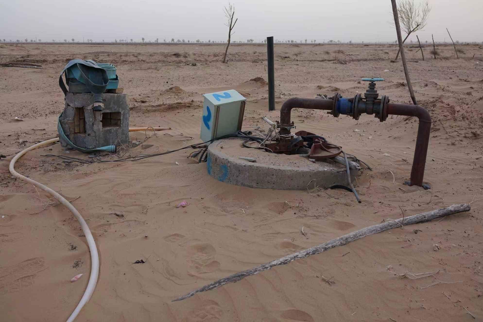 項目地以北的一個澆灌機井。 人民網(wǎng)記者 游天燚攝