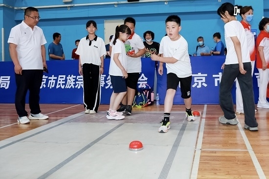 冰蹴球比賽場景。賽事主辦方供圖