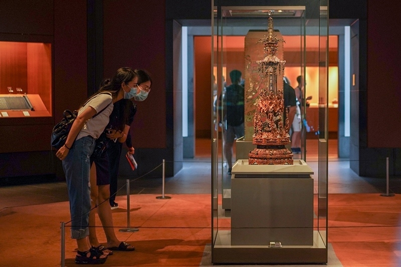 2020年7月24日，觀眾在蘇州博物館內(nèi)參觀。