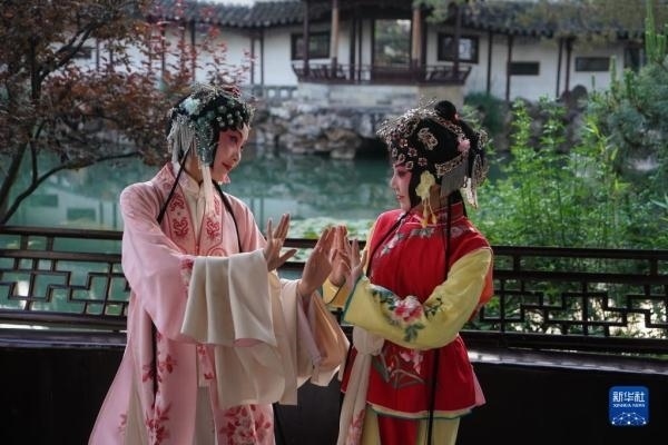 鏡觀中國(guó)丨雙面“繡”姑蘇