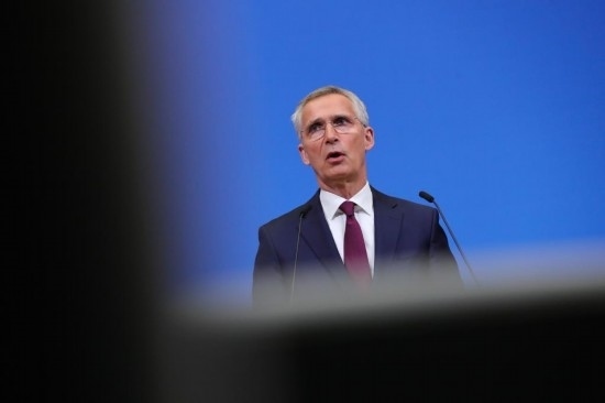 7月6日，在比利時(shí)布魯塞爾的北約總部，北約秘書(shū)長(zhǎng)斯托爾滕貝格在會(huì)議后召開(kāi)新聞發(fā)布會(huì)。新華社記者鄭煥松攝