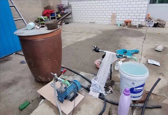 用來抽水的增壓泵。 人民網(wǎng)記者 金慧慧攝