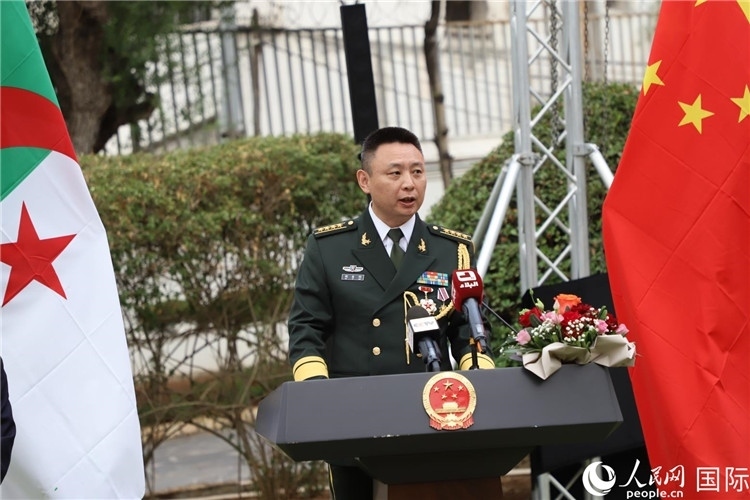 圖為胡璽鈞武官致辭。人民網(wǎng)記者 王傳寶攝