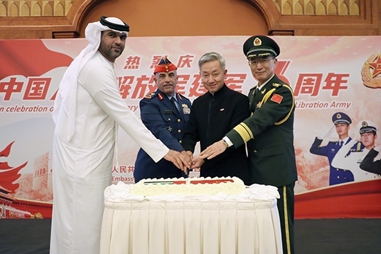 圖為招待會(huì)上中阿嘉賓合影。中國駐阿聯(lián)酋大使館供圖