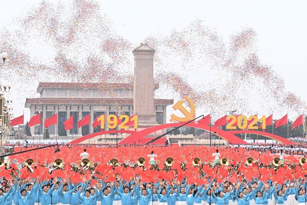 2021年7月1日上午，慶祝中國共產(chǎn)黨成立100周年大會在北京天安門廣場隆重舉行。這是慶祝大會現(xiàn)場放飛氣球。新華社記者 李尕 攝