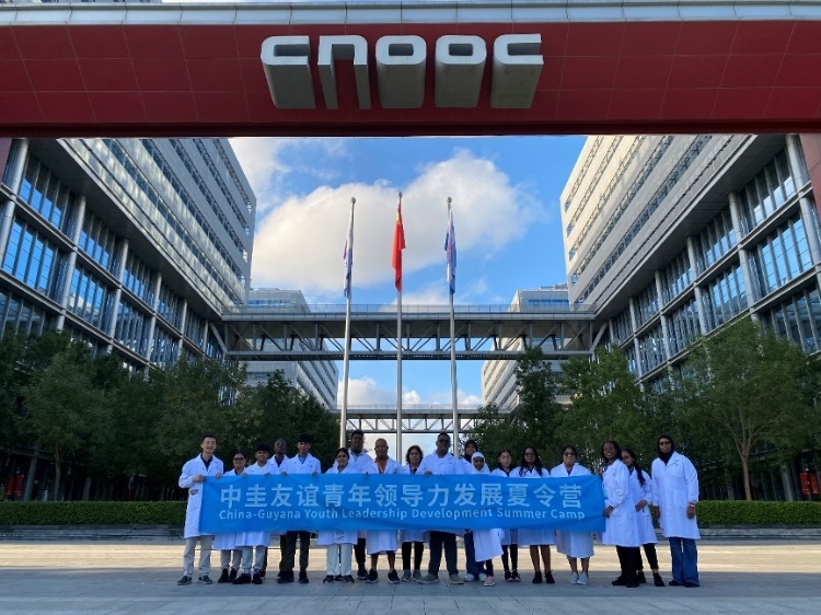 代表團(tuán)參觀未來科技城。中海油圭亞那有限公司供圖