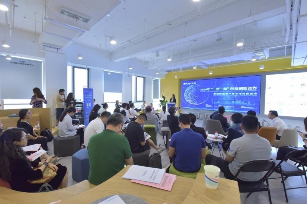 在天府國際技術(shù)轉(zhuǎn)移中心承辦的2023年“一帶一路”科技創(chuàng)新合作——泰國新能源產(chǎn)業(yè)專場對接活動中，中泰企業(yè)機構(gòu)達成了合作意向。天府國際技術(shù)轉(zhuǎn)移中心供圖