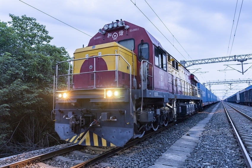 首趟中歐班列（成都）冷鏈專列到達成都國際鐵路港。青白江區(qū)委宣傳部供圖