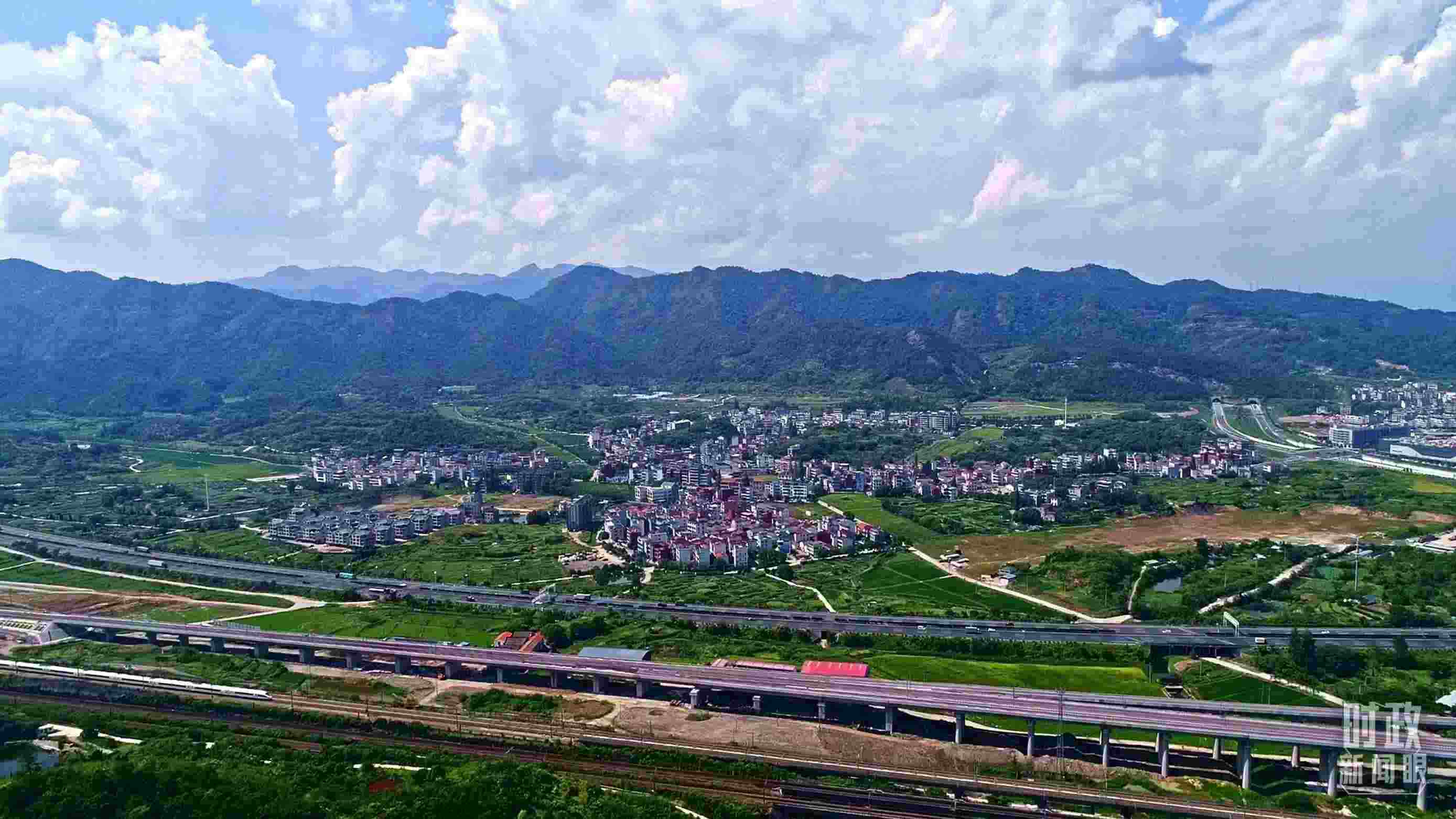 △李祖村航拍。（總臺(tái)央視記者范凱拍攝）