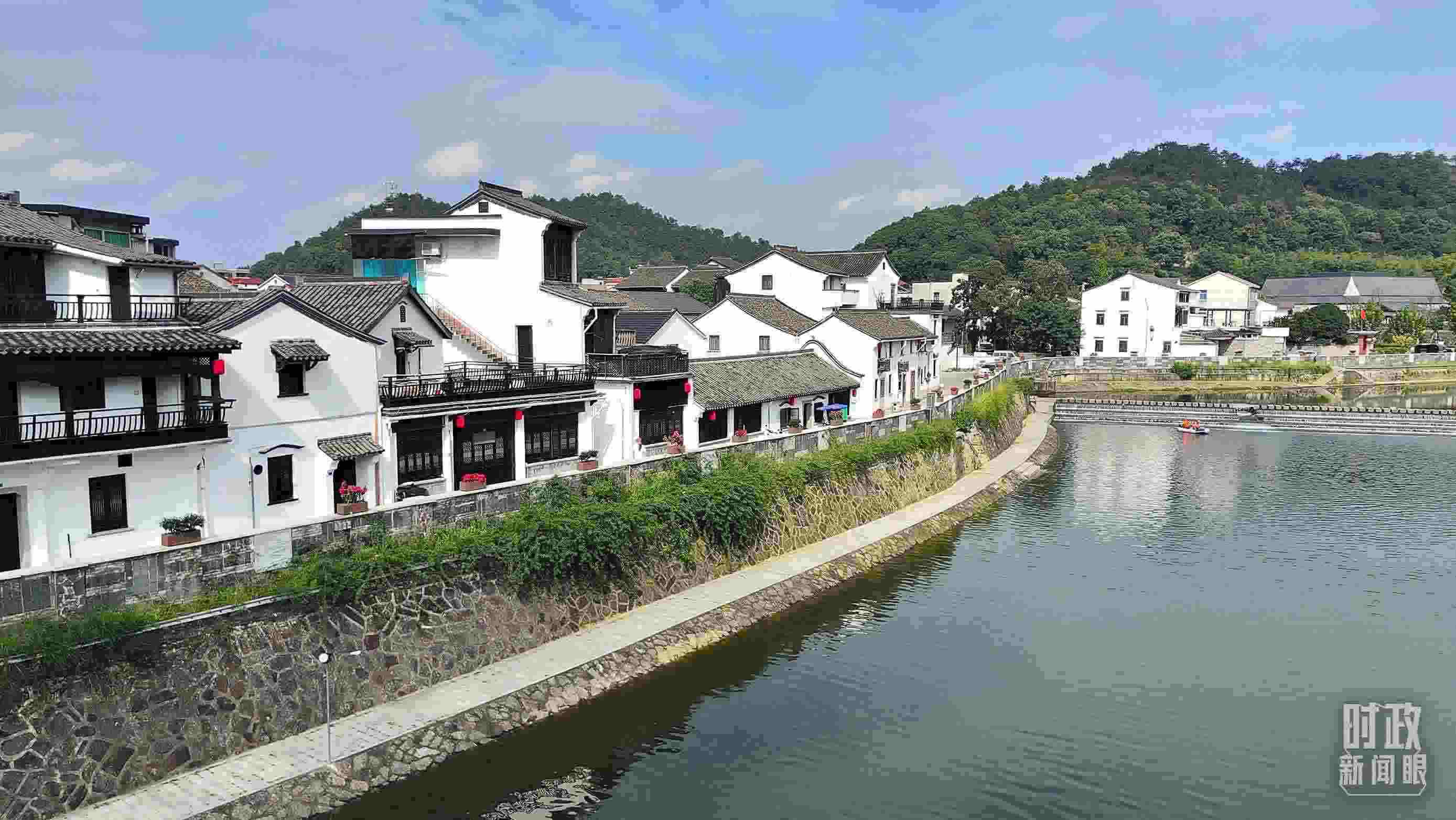 △“楓橋經(jīng)驗(yàn)”發(fā)源地諸暨市楓橋鎮(zhèn)。（總臺(tái)央視記者楊立峰拍攝）