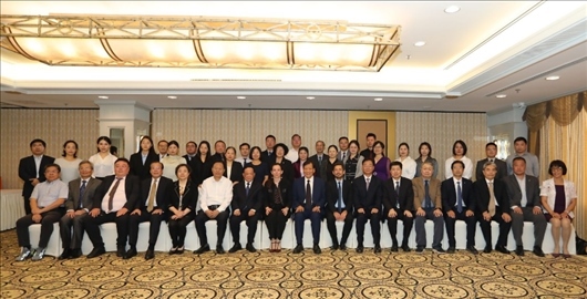 參會嘉賓合影留念。主辦方供圖