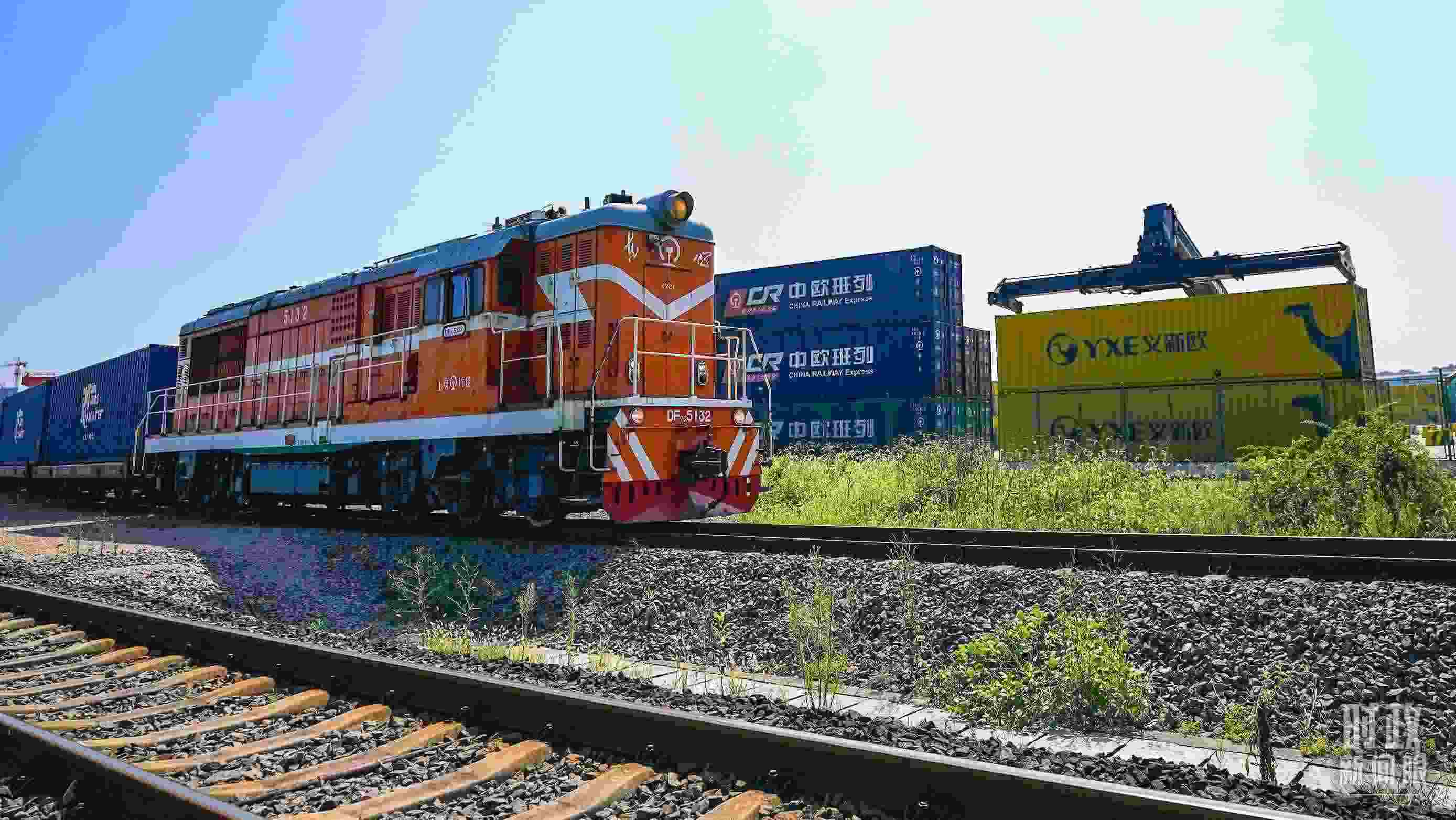 △“義新歐”中歐班列。（總臺(tái)國(guó)廣記者李晉拍攝）