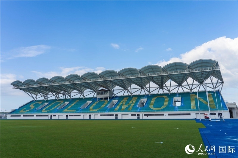2023年9月12日，位于所羅門群島首都霍尼亞拉的由中土公司承建的中國援所羅門群島2023年太平洋運動會體育場館。人民網(wǎng) 賀吉攝