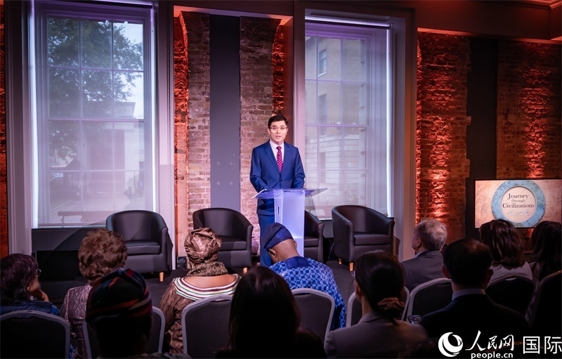 中國(guó)駐英國(guó)使館臨時(shí)代辦楊曉光致辭。人民網(wǎng) 郭錦標(biāo)攝