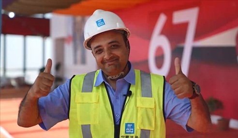 瓦利德·拉馬丹接受人民網(wǎng)記者采訪(fǎng)。嚴(yán)川吉雨攝