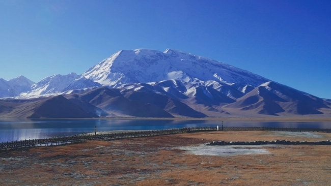 喀拉庫勒湖。中國鐵路烏魯木齊局集團有限公司供圖