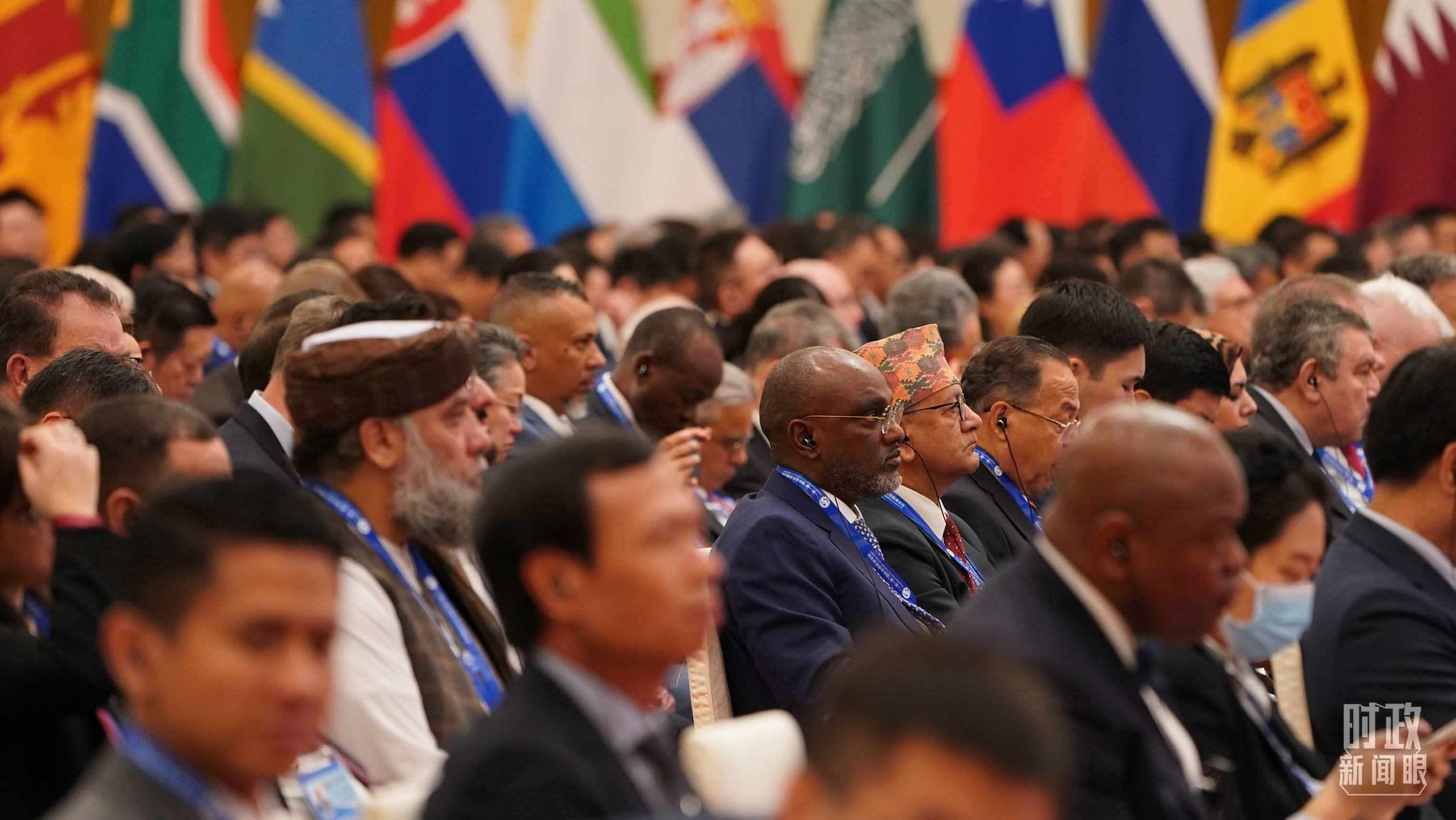 △開(kāi)幕式現(xiàn)場(chǎng)的與會(huì)嘉賓。（總臺(tái)國(guó)廣記者李晉拍攝）