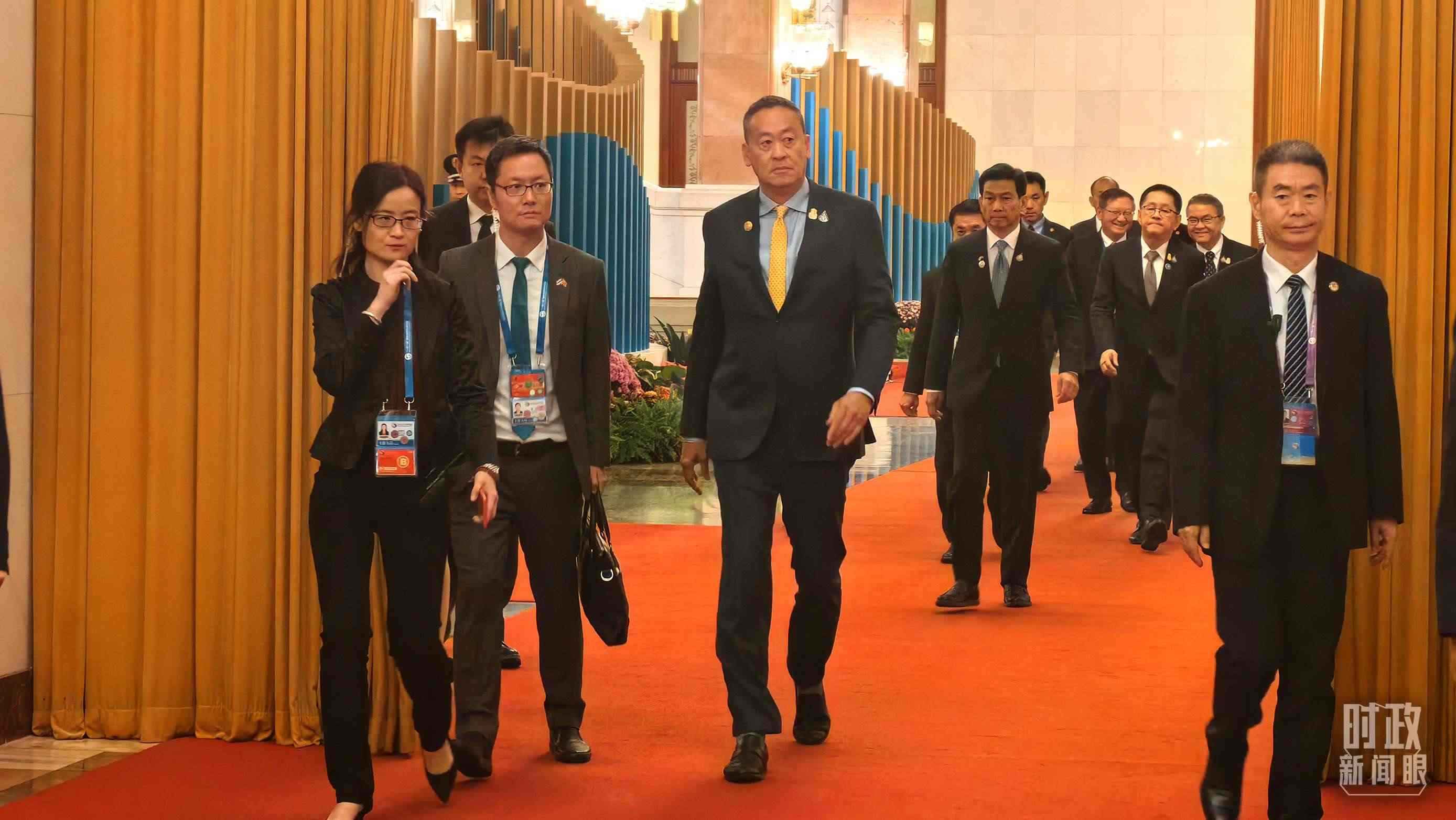 △即將參加會(huì)見的泰國(guó)總理賽塔。（總臺(tái)央廣記者潘毅拍攝）