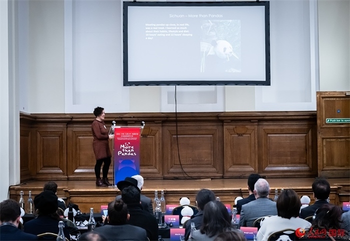英國旅游達(dá)人瑪麗亞·拉莫爾作來川游歷主題分享。人民網(wǎng) 郭錦標(biāo)攝