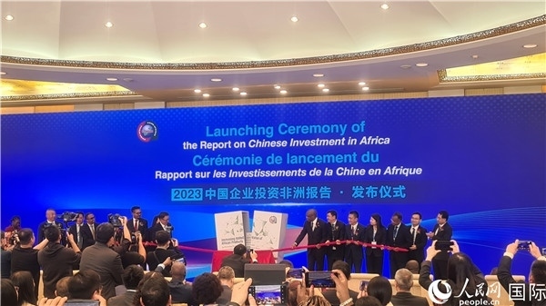 中非雙方嘉賓共同為報告揭幕。人民網記者 萬宇攝