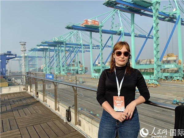 阿根廷公共電視臺記者萊蒂西亞接受采訪。人民網(wǎng)記者 符園園攝