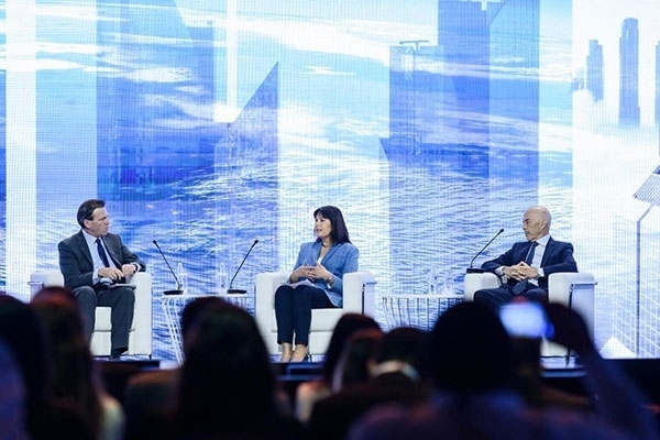 牛津大學(xué)研究全球化與發(fā)展問題的教授伊恩·戈爾?。ㄓ乙唬┍硎?，全球格局的變化是結(jié)構(gòu)性的，各國特別是西方國家必須順應(yīng)變化。迪拜商會供圖