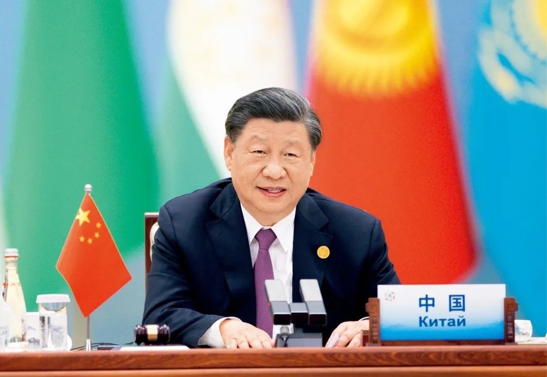 2023年5月19日上午，國(guó)家主席習(xí)近平在陜西省西安市主持首屆中國(guó)—中亞峰會(huì)并發(fā)表題為《攜手建設(shè)守望相助、共同發(fā)展、普遍安全、世代友好的中國(guó)—中亞命運(yùn)共同體》的主旨講話。圖/ 新華社記者 黃敬文 攝