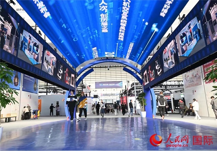 11月7日上午，2023年世界互聯(lián)網(wǎng)大會(huì)“互聯(lián)網(wǎng)之光”博覽會(huì)在浙江烏鎮(zhèn)開幕。人民網(wǎng)記者 葉賓得攝