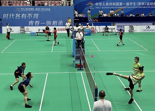 11月11日，第一屆全國學(xué)生（青年）運(yùn)動(dòng)會(huì)毽球（校園組）比賽現(xiàn)場。人民網(wǎng)記者 歐興榮攝