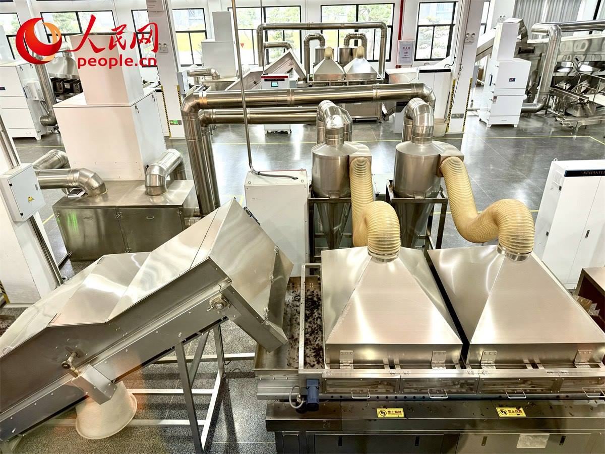 品品香白茶精制自動(dòng)化生產(chǎn)廠房。人民網(wǎng)記者 劉微攝