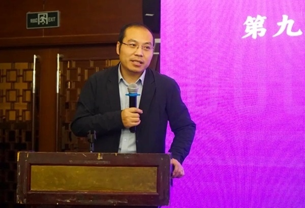 清華大學(xué)社會(huì)科學(xué)學(xué)院副院長(zhǎng)、政治學(xué)系長(zhǎng)聘教授孟天廣在研討會(huì)上總結(jié)發(fā)言。主辦方供圖