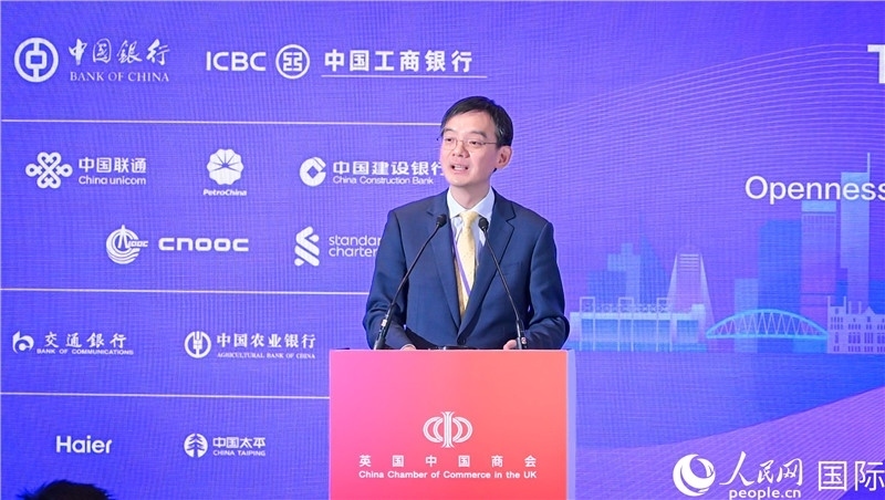 1. 英國中國商會會長、中國銀行倫敦分行行長方文建 致歡迎辭。郭錦標攝_副本