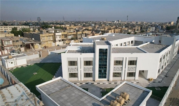 已經(jīng)完工的伊拉克瓦西特省第20號(hào)學(xué)校。該學(xué)校為合院式全功能建筑，包括教學(xué)樓，圖書室，實(shí)驗(yàn)室，保衛(wèi)室等。 趙沖攝