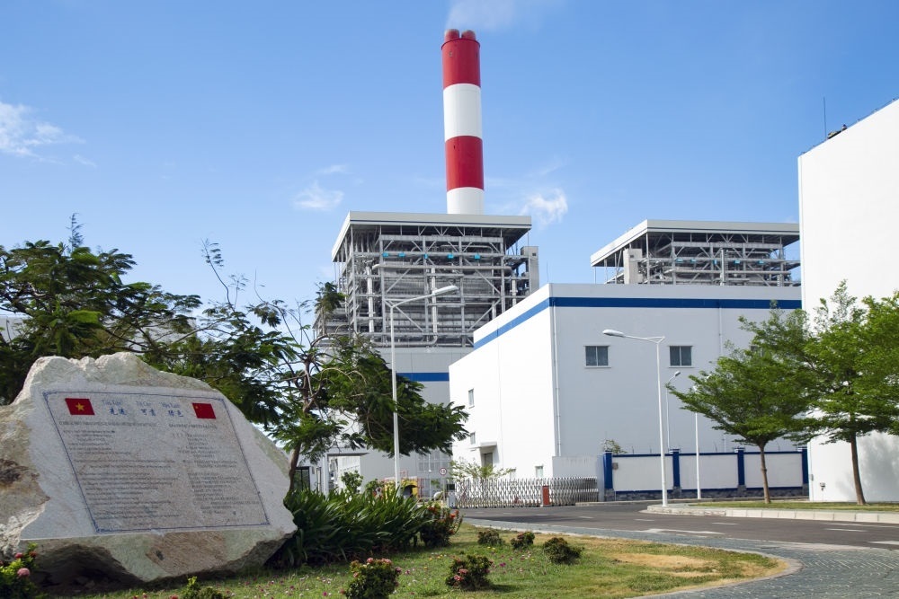 這是2021年3月24日在越南平順省拍攝的越南永新燃煤電廠一期BOT項目廠區(qū)。新華社發(fā)（南方電網(wǎng)越南永新公司供圖）