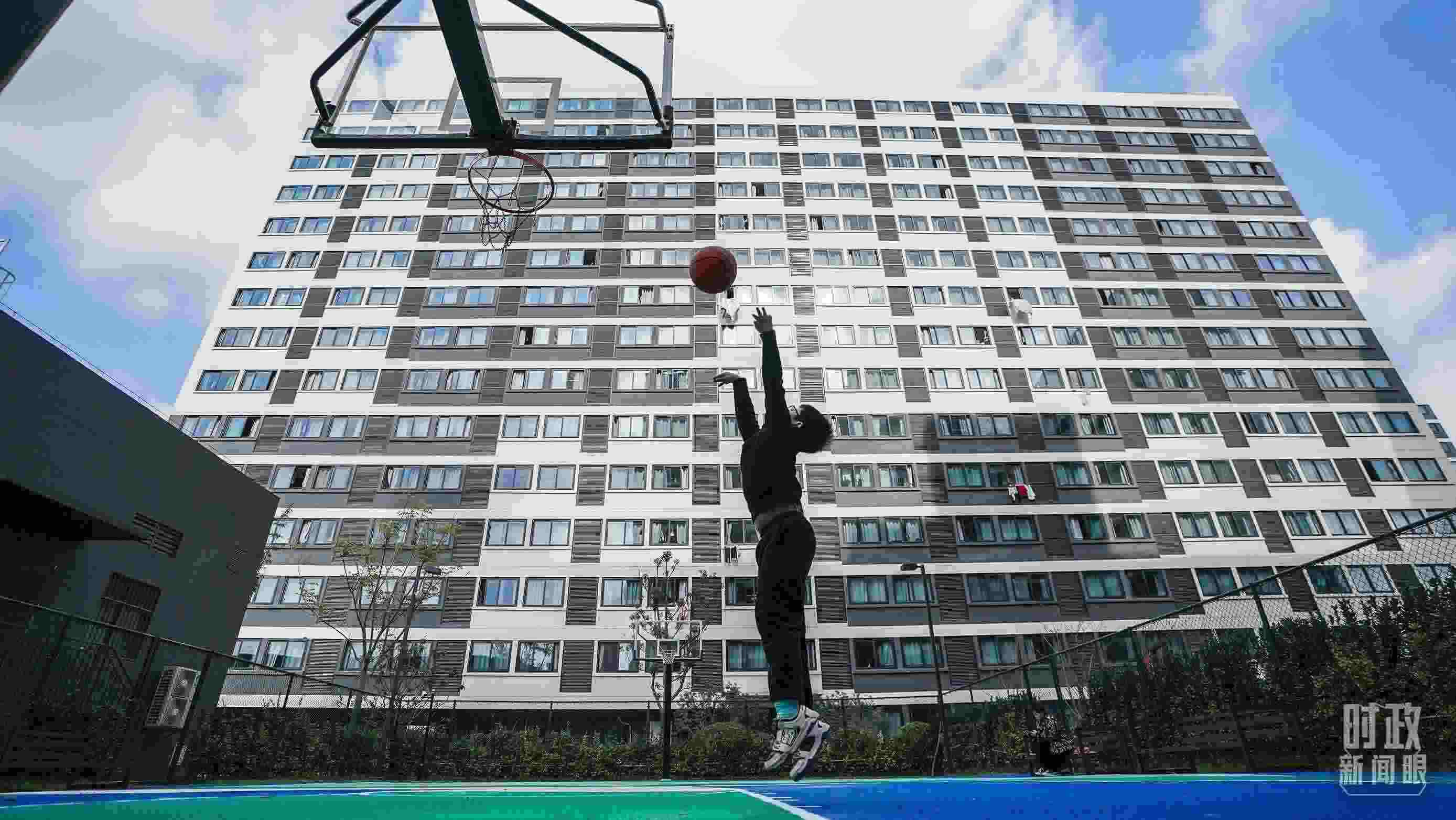 △上海市閔行區(qū)新時(shí)代城市建設(shè)者管理者之家。（總臺(tái)國(guó)廣記者李晉拍攝）