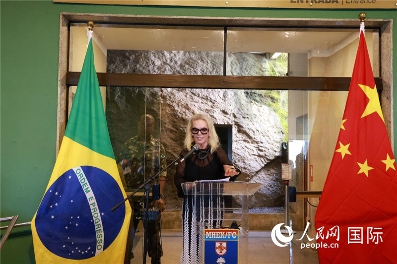 山河文化促進(jìn)中心執(zhí)行總裁瑪西婭·梅爾基奧爾在攝影展開(kāi)幕式上致辭。 人民網(wǎng)記者 陳海琪攝