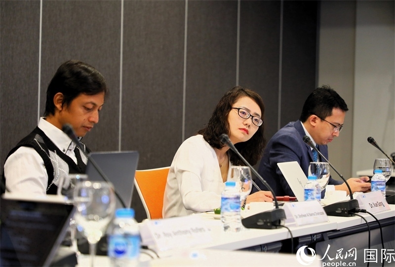 學者們專注聆聽會議內(nèi)容。人民網(wǎng)記者 白元琪攝